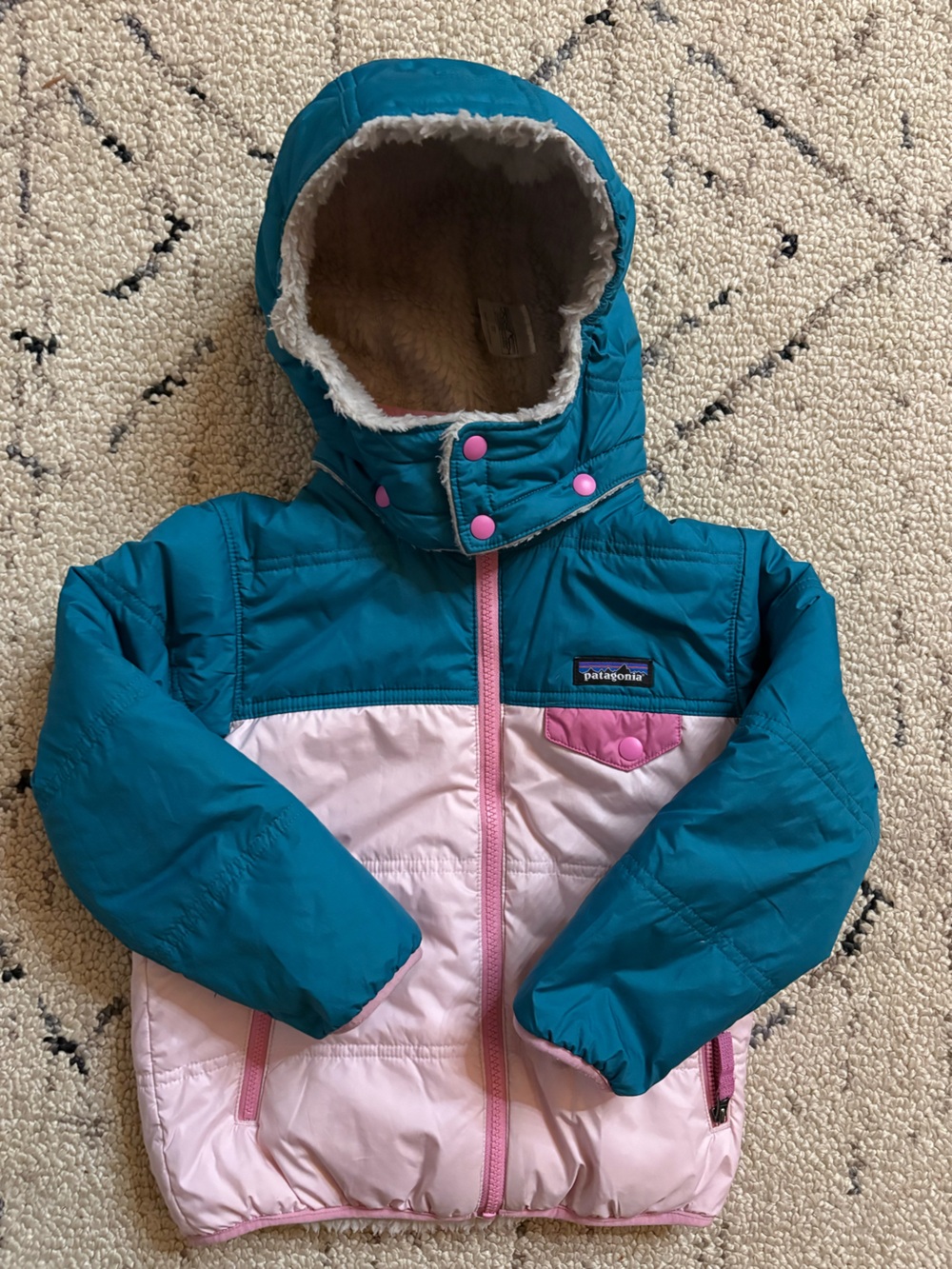 Patagonia kids Reversible Tribbles (5T) EUC
